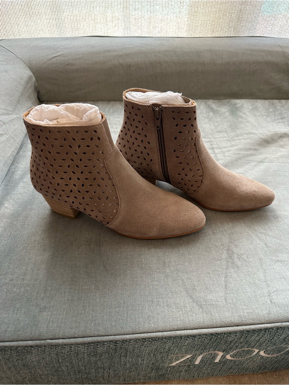 NEW EXCELLENT LIGHT TAN SUEDE BOOTIES SOLUDOS WOW 8M